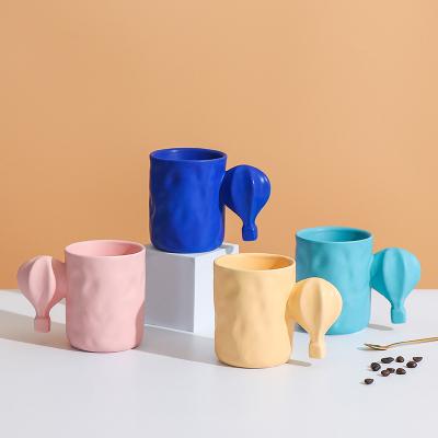 China Viable Korean New Style Bold Mug Design Couple Mugs Coffee Mugs With Unique Handle for sale