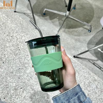 China Sustainable Green 450ml Clear Smoothie Tumbler Glass Coffee Mug With Straw And Lid for sale