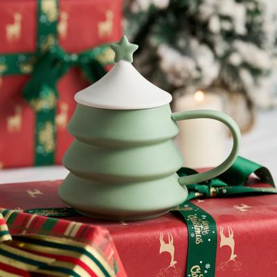 China New Design Gift Coffee Mug Sustainable Christmas Tree Shaped Ceramic Coffee Tea Mug With Lid for sale