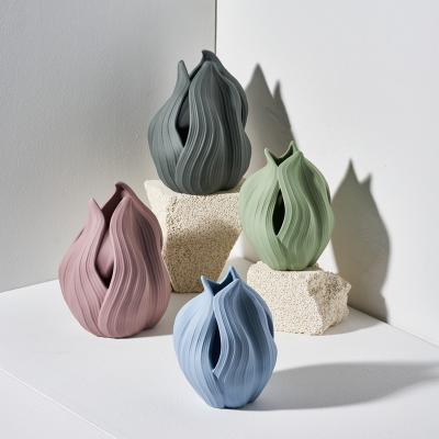 China Nordic Minimalist Handmade Art Home Decorative Accessory Creative Handmade Flower Form Craft Ceramic Ornaments for sale