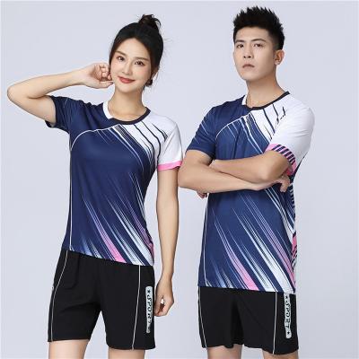 China Manga del cortocircuito del verano del tenis de los deportes de los hombres de sequía rápidos de la ropa en venta