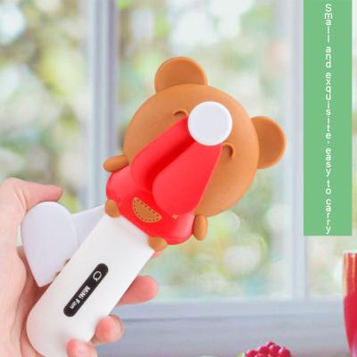 中国 Hand Press Fan Children's Neck Hanging Cartoon Mini Hand Press Fan Pig Bear Rabbit Mini Portable Press Fan 販売のため