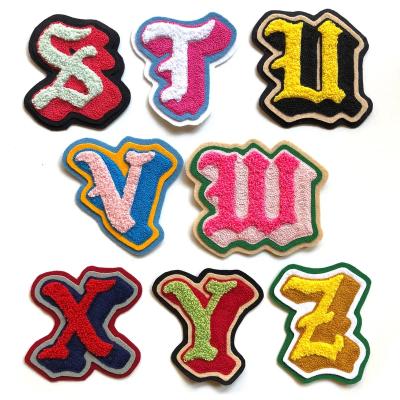 China 3D china factories heat press embroidered patches custom iron on embroidery patch letter for apparel zu verkaufen