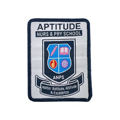 中国 OEM Factory Soft Custom School Uniform Woven Badge Design Fabric Patches 販売のため