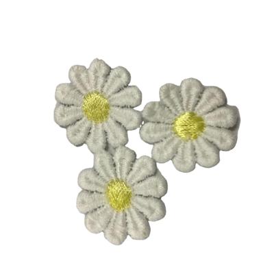 Chine Iron On Backing Custom Embroidery Lace Flower Applique Patches For Garment à vendre