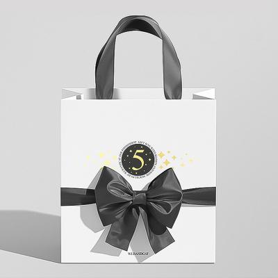 China Recyclable Hot Stamp Finished Black Paper Gift Bag With Custom Logo for sale