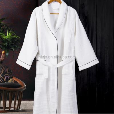 China Breathable Hotel Home Use 100% Cotton Bathrobe, White Hotel Waffle Bathrobe for sale