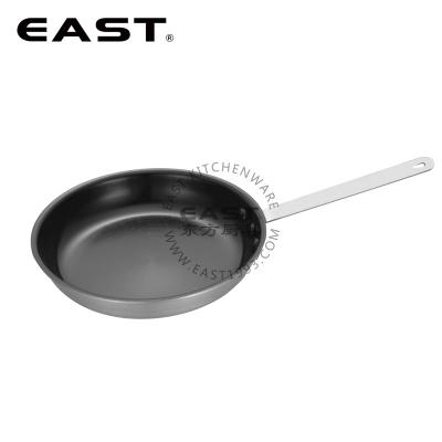 China Sustainable Aluminum Nonstick Frying Pan Cooking Pan With Iron Handle for sale