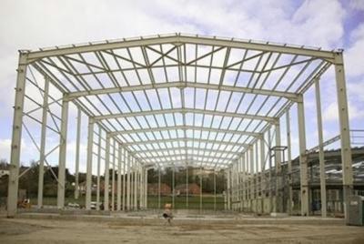 China Hoogwaardige staalconstructieworkshop met snelle installatie Perfab stalen framemagazijn Te koop