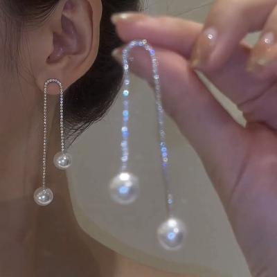 China TRENDY Fashion Women Stud Earrings 14K Rhinestone Earrings Long Ladies Tassel Pearl Simple Premium Sense Earrings for sale