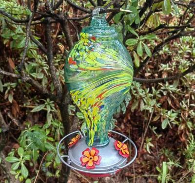 China Sustainable Bird Humming Feeder with Perch Outdoors Hanging Hand Blown Glass Pet Bowls & Feeders Water Bottles Food Storage for Birds for sale