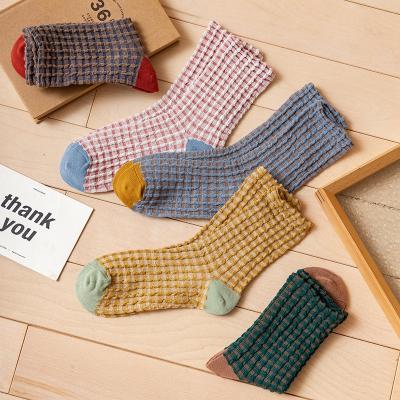 China Sporty Women's Retro Style Novelty Cotton Socks Vintage Women Mid Socks Plaid Tube Socks for sale