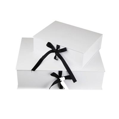 China Handmade Maker White Paper Wrapping Gift Box With Ribbon for sale