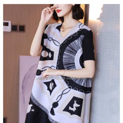 China Fashion Design Breathable Hot Selling Short Sleeve Pleated Tube Loose Straight Women's Dress for sale