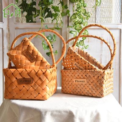 China 100% Viable Wholesale Handmade Christmas Wicker Gift Basket Wooden Baskets In Bulk Small Basket For Gifts for sale