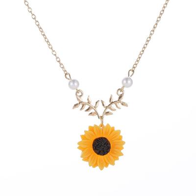 China Delicate 2019 New Sunflower Pendant Necklace For Women Creative Jewelry Necklace for sale