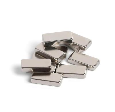 China Small Tolerance Strong Permanent Magnet / Strong Rare Earth Magnets N35 N33M Rectangular for sale