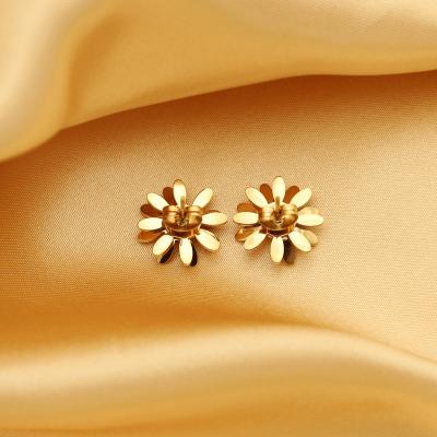 China New Design Wholesale High Quality Small Niche Sunflower 18K Titanium Steel Stud Earrings Daisy Flower Stud Earrings for sale