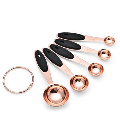 China Viable color box baking tool rose gold stainless steel measuring cup five pieces set DIY cake measuring cup set for sale