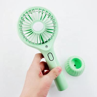 China Wholesale Plastic Outdoor Practical Portable Car Mist Jet Cooler Hand Water Table Fan Mini Rechargeable Charging Fan Stand for sale