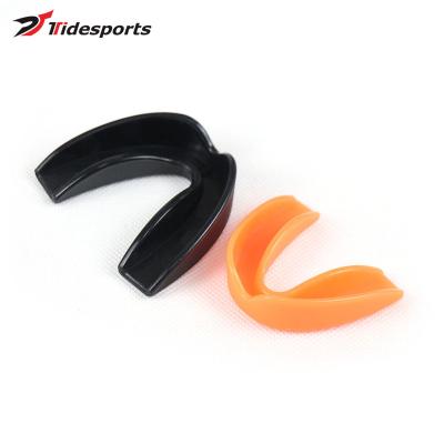 China Factory Wholesale QTMG-001 Single Color Teeth Protector Muttahida Majlis-e-Amal Boxing Football Sports Mouth Guard for sale