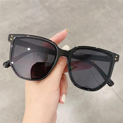 China Polygon 2022 Women's Outdoor Designer Fashion Sunglasses Simple Big Frame Uv400 Custom Sunglasses For Men for sale