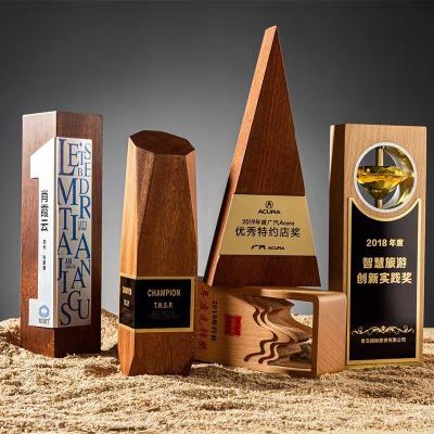 China Custom Souvenir Music Europe Block Annual 3D Events Awarding Glass And Wood Shield Award Gold Plate Wood Trophy With Wood Base for sale