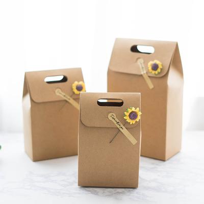 China Recycled Materials Customized Fashion Shopping Bag Gift Bag Kraft Paper Bags for sale