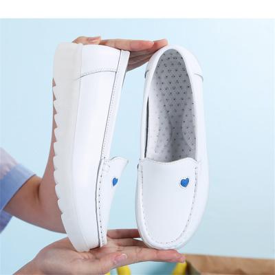 China Women Work Lightweight Comfort Nurse Shoes Wholesale Flats Nursing Shoes Slip Resistant Fashion Wedge Comfort Health Care White for sale