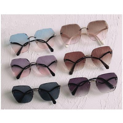 China Custom Brand Colorful Logo Fashionable Metal Women Fashion Sun Glasses Clear Luxury Sunglasses for sale