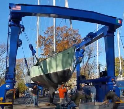 Китай SGS GOST Span 18-35m Boat Lift Crane Electrical Or Disel Engine Powered продается