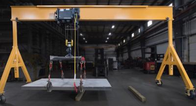 China Warehouse 1t-10t Lightweight Portable Gantry Crane With Outward Wheels à venda