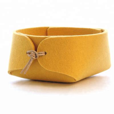 China Sustainable Hot Sale Felt Storage Tray Small Handmade Felt Storage Basket With Leather Ties for sale