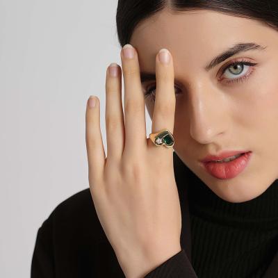 China Free preview CLASSIC My Fair Lady Emerald Gold Heart Ring - 2022 Trendy Chunky Brass Ring 18k gold plated heart ring for sale