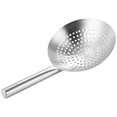 China Long Stainless Steel Handle Workable Kitchen Tools Creative Scoop Sieve Oil Flour Noodle Dumplings Sieve Skimmer Kitchen Colander for sale