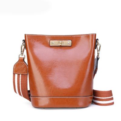 China 2019 High Quality Latest Design Fashion Women Bags Oil Wax Cowhide Bucket Handbag Cross-body Leather Bag For Ladies for sale