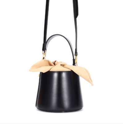 China 2020 Fashion Niche Design Handbags Bucket Bag Women Bow Shoulder Bag Messenger Bag New for sale