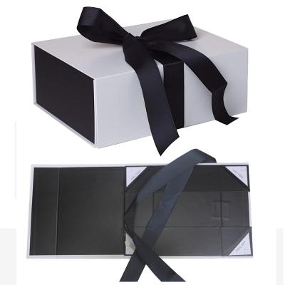 China Handmade with Ribbon Closure Bridesmaid Custom Luxury Garment Foldable Gift Box for Clothing for sale