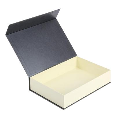 China 2020 Customs Handmade Luxury Paper Packaging Magnetic Closure Gift Box for sale