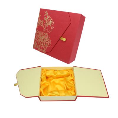 China Handmade Custom Printing Magnetic Closure Satin Insert Foldable Moon Cake Package Cardboard Box For Food for sale