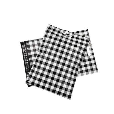 China Mailing Mailing Mailing Bags Logistics Courier Black And White Grid Moisture Proof Bag With Handle Waterproof Express Packaging Envelopes for sale