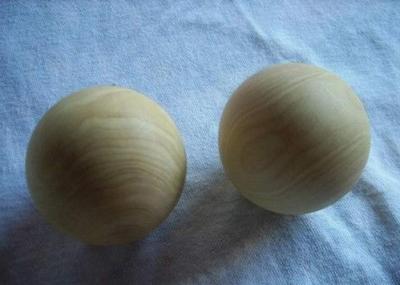 China Big Solid Wood Balls , Eco - Friendly Poplar 60 mm Wooden Balls for sale