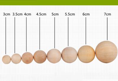China Kleine Kirschdekorative hölzerne Bälle lackierten 60 Millimeter für Handwerk zu verkaufen