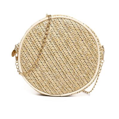 China Universal fresh pastoral grass woven round bag 2021 style autumn and winter small chain one shoulder messenger bag hit color female bag for sale