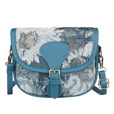 China 2021 New Fall/Winter 2021 Plaid Contrast Embroidery Saddle Bag Wool Women's Daily Used One-Shoulder Messenger Bag for sale