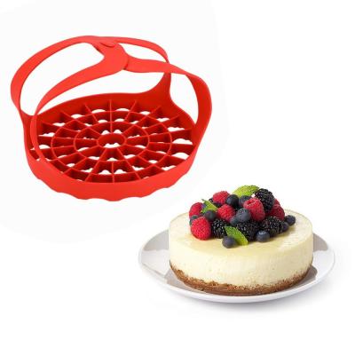 China Viable Heat Insulated Silicone Holder Bakeware Clamp Kitchen Egg Cookers Mat Silicone Bakeware Lifter Accessories For Kitchen Baking for sale