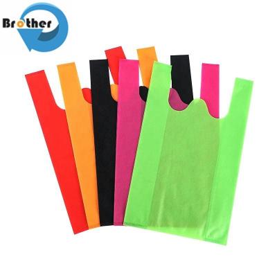 중국 Free Stock Samples PP Non Woven T-Shirt Tote Eco Friendly Degradable Promotional Shopping Bag Non Woven Bags 판매용