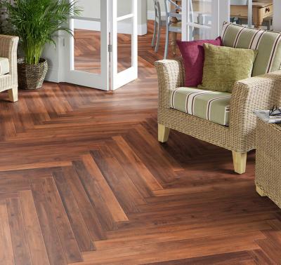 China Modern Shunyang Wood Flooring Office Household Office Hotel Red Oak UV Lacquer Herringbone Multilayer Engineered Wood Floors 19616 for sale