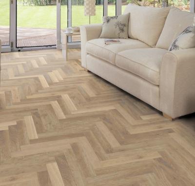 China Modern UV Lacquer Herringbone Flooring Hardwood Floor Oak Timber Plank Indoor Engineered Wood Parquet Shunyang 20261 for sale