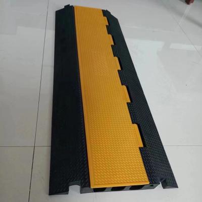 China YG-F4 80000pieces/Year Rubber Speed Bump Cable Wire Protector Ramp for and YG-F4 for sale